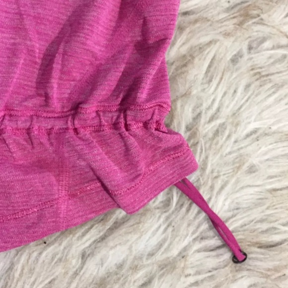 Lululemon athletic top with sports bra. Size 6US - Picture 6 of 8